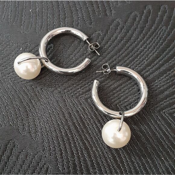NWOT Zara Silvertone and Faux Pearl Hoop Earrings - Picture 3 of 10